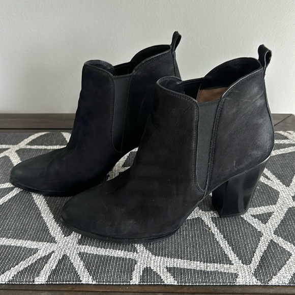 Michael Kors size 9 1/2 black distress suede booties - Picture 1 of 3